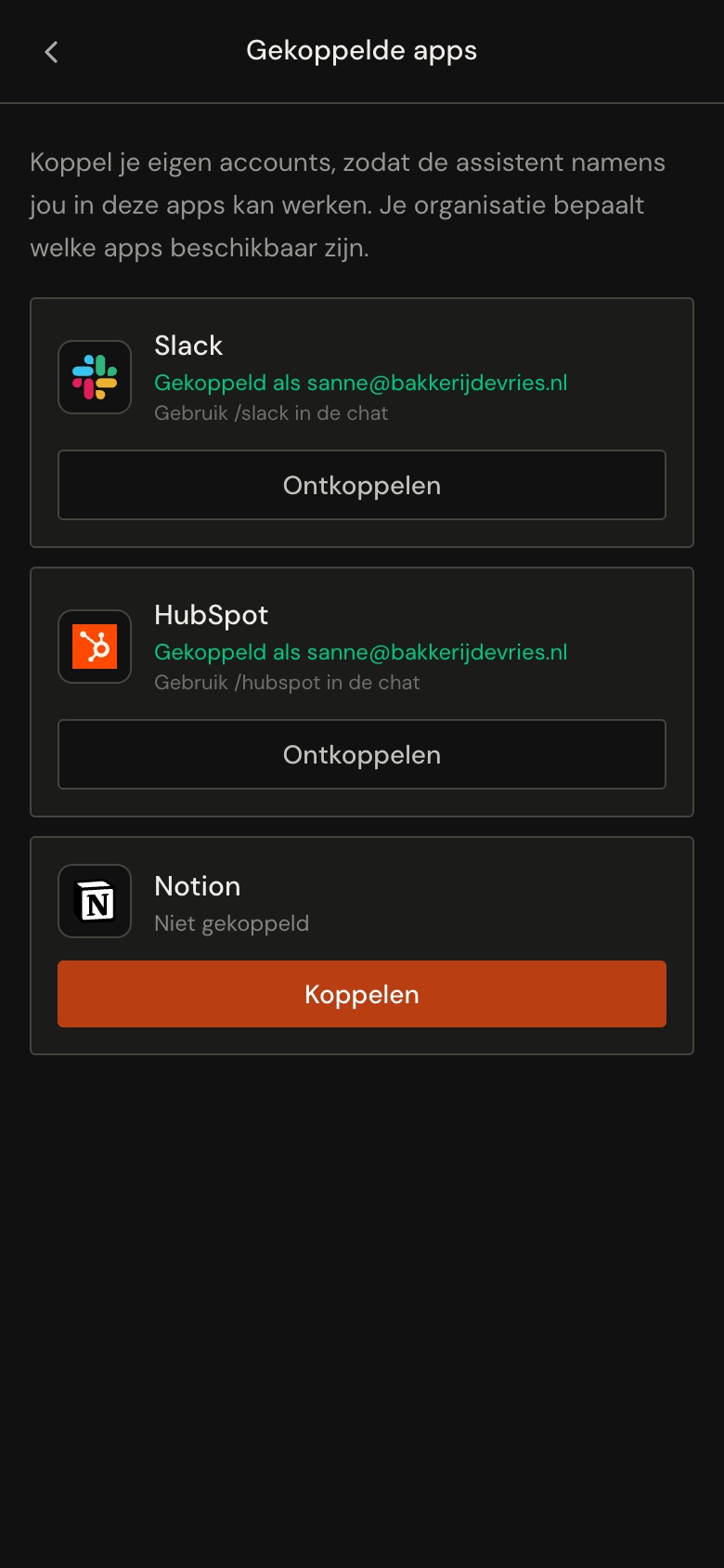 Gekoppelde apps in de Chat app: Slack en HubSpot gekoppeld met je eigen account, Notion nog niet
